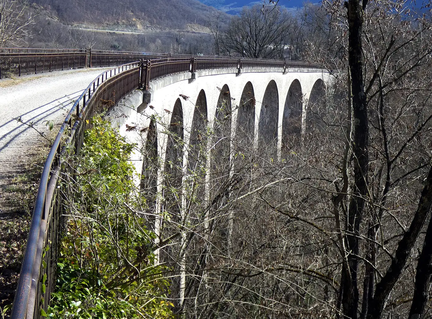 La voie verte Foix Saint-Girons sur le viaduc de Vernajoul